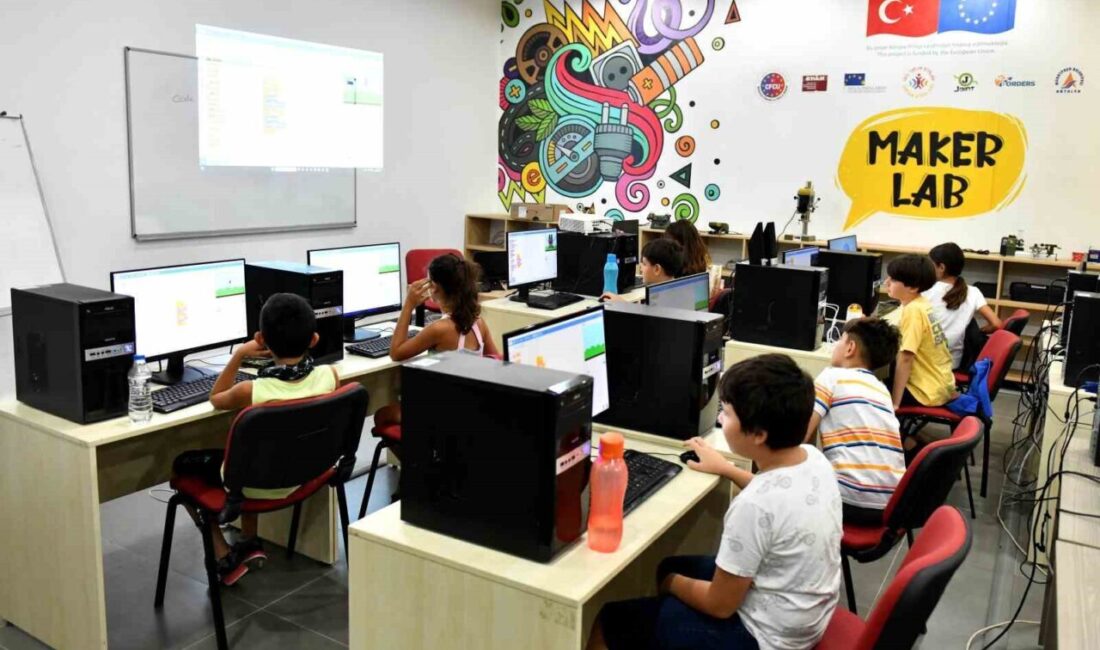 Robotik kodlama kursuna başvurular başladı Antalya'da Muratpaşa Belediyesi tarafından