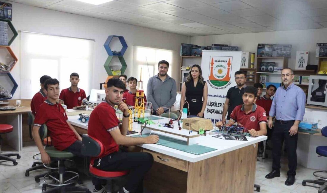 Şanlıurfa Büyükşehir Belediyesi, gençlere robotik kodlama eğitimi sağlayarak geleceğe hazırlıyor.