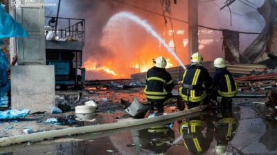 Rus ordusunun Kiev'e düzenlediği saldırılarda 3 kişi hayatını kaybetti, 49
