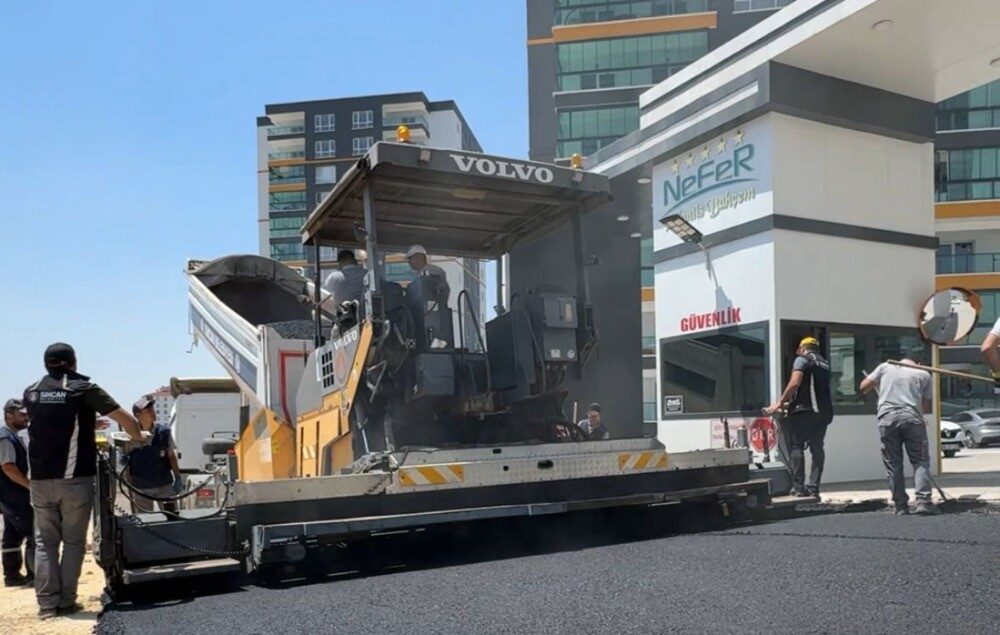 Sincan Belediyesi, yaz mevsimiyle birlikte yol bakım ve asfalt çalışmalarını