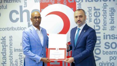Somali'nin Ankara Büyükelçisi Fathudin Ali Mohamed, Türk Kızılay'a kurban vekaletini