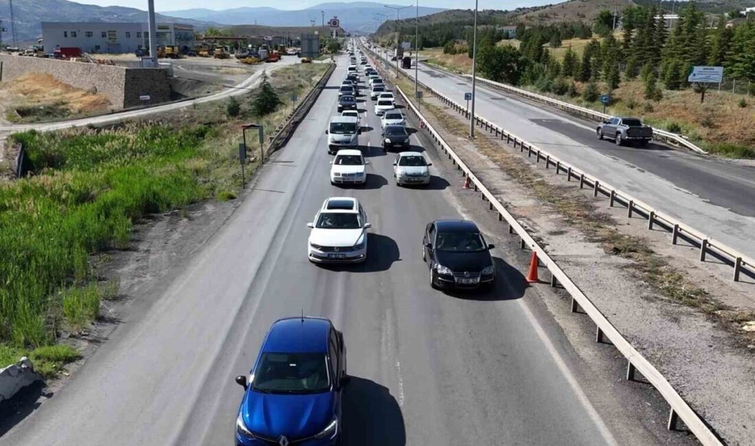 Tatilcilerin bayram yolcuğu sürüyor: 43 ilin geçiş güzergahında yoğun trafik Kurban Bayramı tatilinde memleketlerine