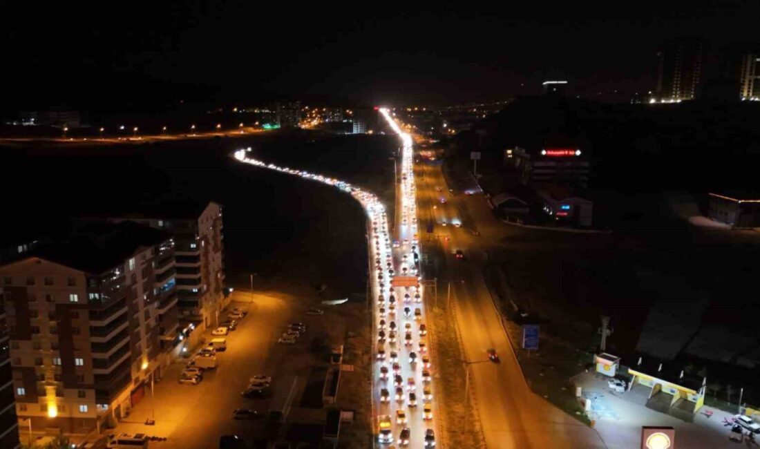 Tatilin son gecesinde trafik yoğunluğu zirve yaptı: 43 ilin geçiş güzergahı havadan görüntülendi Kırıkkale'deki "kilit kavşak"ta Kurban
