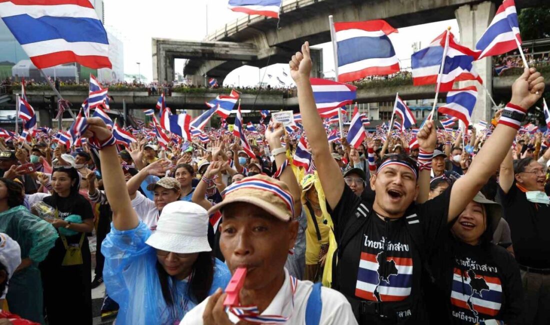 Tayland'ın başkenti Bangkok'ta binlerce