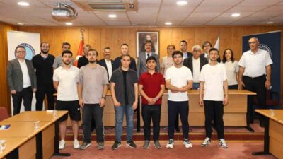 Bursa Uludağ Üniversitesi, TEKNOFEST için öğrencilere sponsor bulmakla kalmayıp sanayi