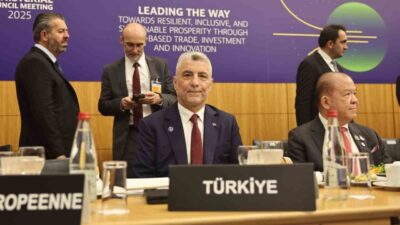 Ticaret Bakanı Ömer Bolat, Fransa'da OECD Bakanlar Konseyi Toplantısı'na katıldı