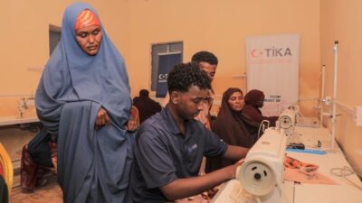 TİKA, Mogadişu'daki Sanco Engelliler Eğitim Merkezi'ne dikiş makineleri ve diğer