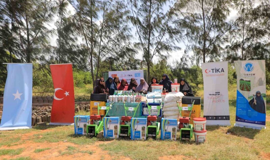 TİKA, Somali'deki Gabyoow Tarım Kooperatifi'ne tarım ekipmanı desteğinde bulunarak 50