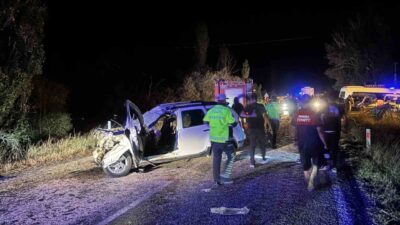 Çorum'un Sungurlu ilçesinde cip ile traktörün çarpıştığı trafik kazasında 2'si