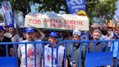 TÜRK-İŞ, Hazine ve Maliye Bakanlığı'nın önünde düşük zam oranlarına karşı