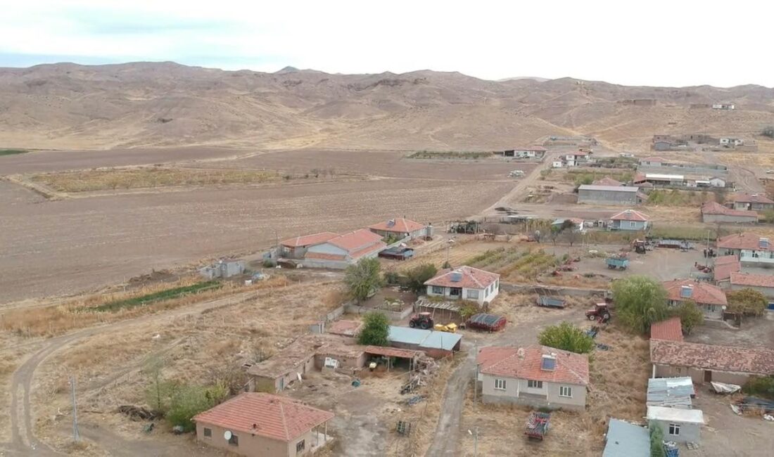 Yamuklar (Akpınar) Köyü sakinlerinden, merhum Yaşar Arslan’ın eşi Gülente Arslan