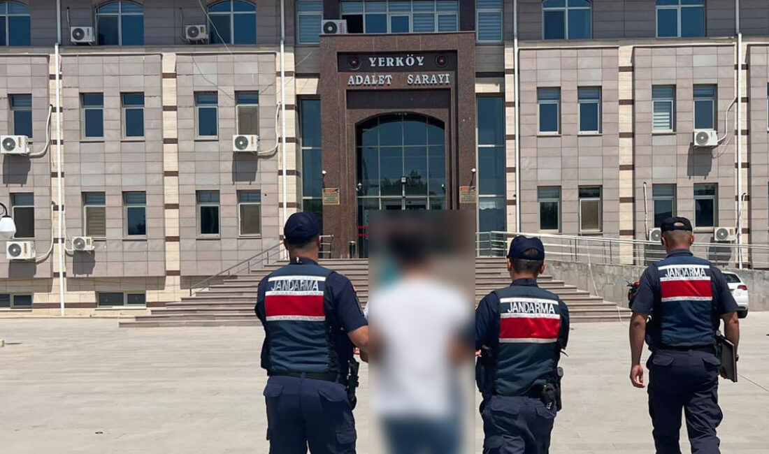 Jandarma ekiplerince Yerköy'de aranan F.D., 'Bilişim Sistemlerinin Kullanılması Suretiyle Hırsızlık'