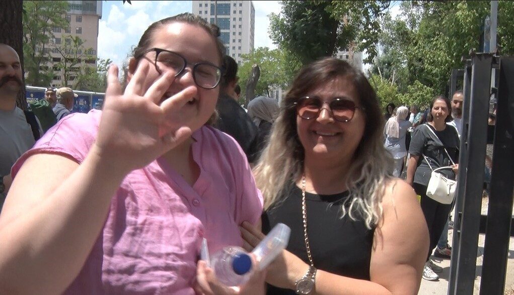 YKS’nin birinci oturumu olan TYT sona erdi: Adaylar AYT’ye odaklandı Yükseköğretim Kurumları Sınavı'nın (YKS)