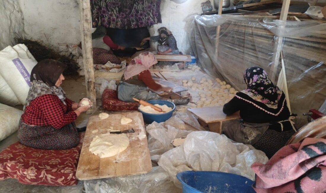 Yozgat'taki Gümüşdiğin Köyü'nde kadınlar imece usulüyle yufka açarak kültürel miraslarını