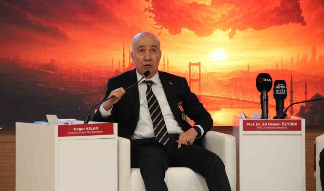 15 Temmuz gazisi Turgut Aslan, Çorum'da düzenlenen söyleşide FETÖ'nün kazanması