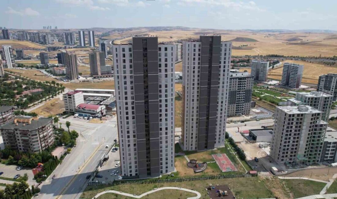 Ankara'nın Çankaya ilçesindeki bir rezidansta çıkan yangında 3 kişi hayatını