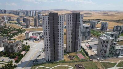 Ankara'nın Çankaya ilçesindeki bir rezidansta çıkan yangında 3 kişi hayatını