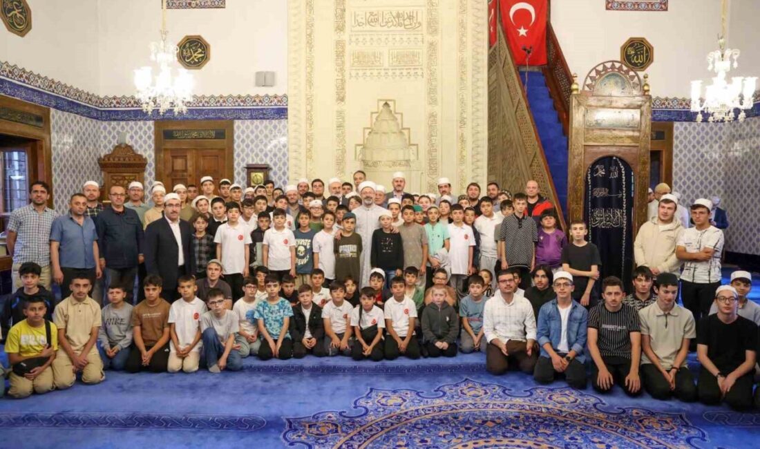 Diyanet İşleri Başkanlığı'nın tüm camilerde düzenlediği 'Sabah Namazı Buluşması'nda, 15