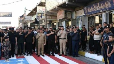Irak İçişleri Bakanlığı, ABD bayrağının üzerinde yürüyen subaylara disiplin cezası