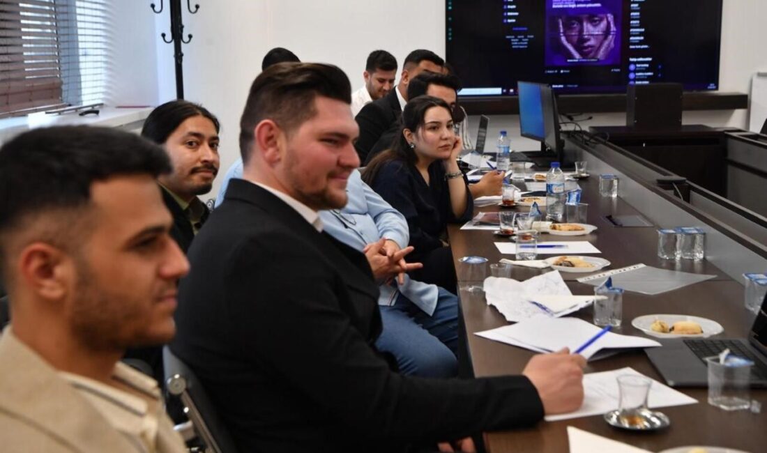 Ankara Üniversitesi öğrencileri tarafından geliştirilen Oppenza, Türkiye'de bağımsızlık vurgusu yaparak