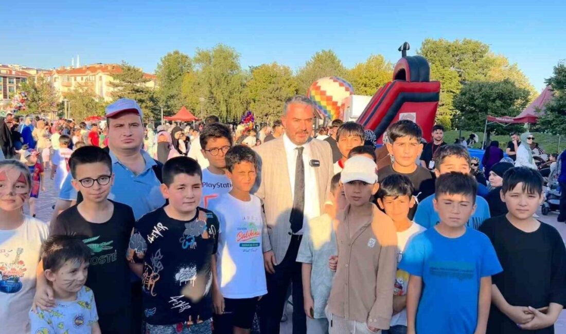 Pursaklar Belediyesi'nin düzenlediği 4. Çocuk Şenliği, Saray Selçuklu Meydanı'nda başladı.