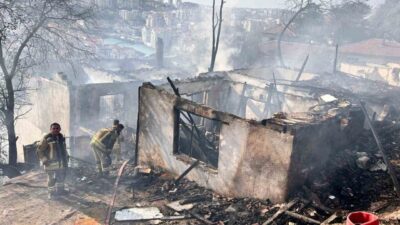 Ankara Mamak ilçesindeki yangın itfaiye ekiplerince kontrol altına alındı. 4