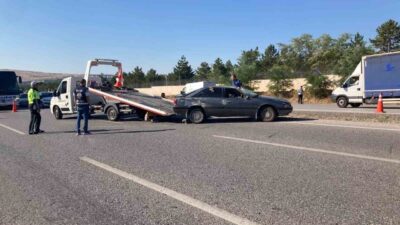 Ankara'nın Elmadağ ilçesinde otobüs arızalandı, kamyonet çarptı. Kazada 2 kişi