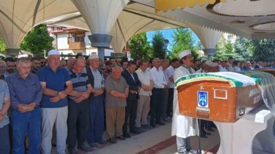 Ankara'da meydana gelen trafik kazasında 3 kişi hayatını kaybederken, 2