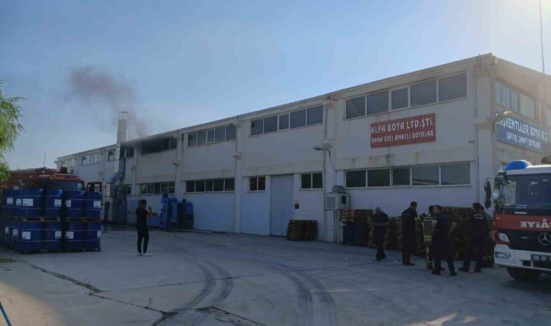 Sincan ilçesindeki bir boya fabrikasında çıkan yangın itfaiye ekipleri tarafından