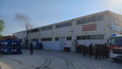 Sincan ilçesindeki bir boya fabrikasında çıkan yangın itfaiye ekipleri tarafından