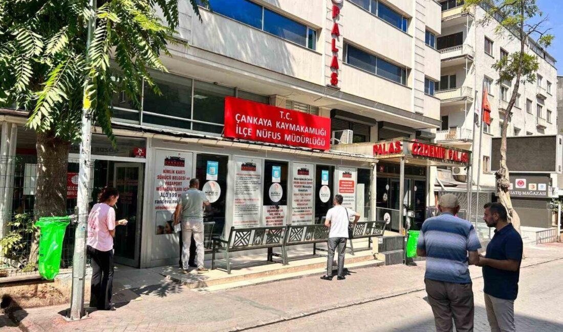 Ankara'da ehliyetlerini yenilemek için son gün Çankaya Nüfus Müdürlüğü'ne akın