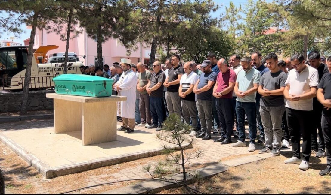 Ankara'da Beypazarı-Ankara yolunda meydana gelen trafik kazasında hayatını kaybeden 15