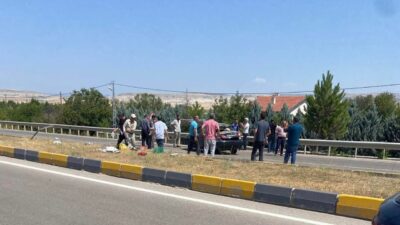 Beypazarı'nda sürücü direksiyon hakimiyetini kaybederek refüje çarptı. Yaralanan sürücü, çevredekilerin