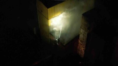 Ankara'nın Sincan ilçesindeki bir konveyör bant fabrikasında çıkan yangın itfaiye