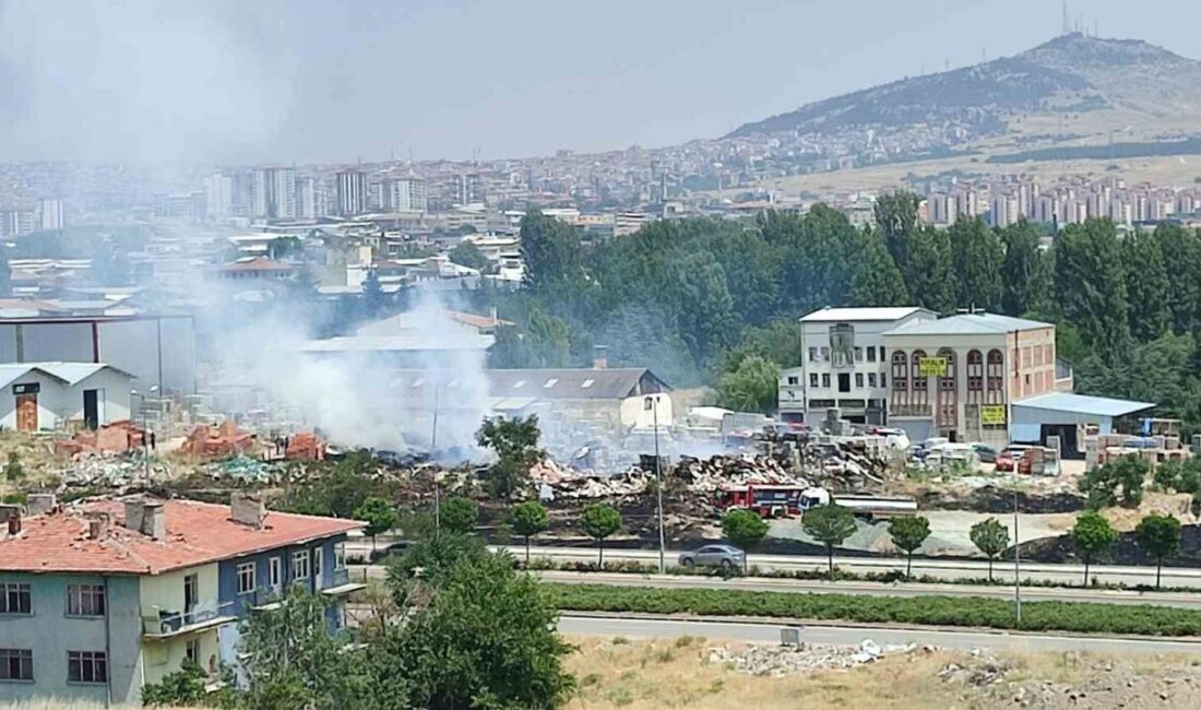 Ankara'da Gültepe Mahallesi'nde çıkan yangın, otluktan fayans deposuna sıçrayarak büyük