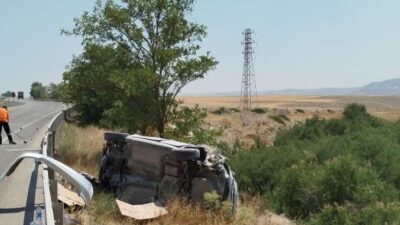 Ankara'da Beypazarı istikametinden giden otomobilin bariyere çarparak takla atması sonucu