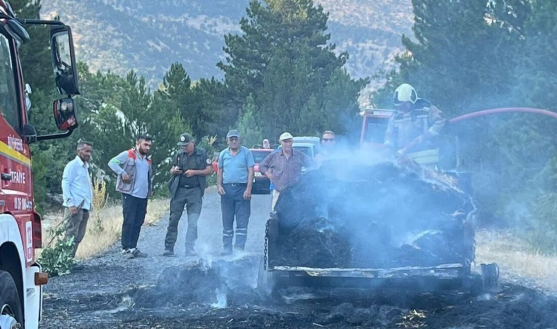 Beypazarı'nda saman yüklü römorkta çıkan yangın, itfaiye ekipleri tarafından söndürüldü.