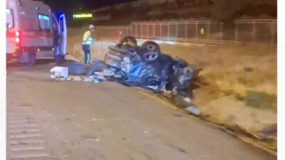 Ankara'nın Etimesgut ilçesinde meydana gelen trafik kazasında, bir araç ters