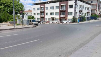 Ankara'da trafikte yol verme nedeniyle çıkan kavgada sürücüler araçlarından inip