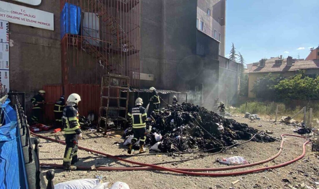 Atık tekstil malzemeleri alev alev yandı Çorum'da çıkan tekstil atığı