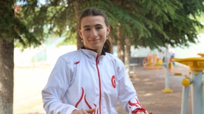 Milli atlet Urkuş Işık, ayak bağlarını koparmasına rağmen sporu bırakmadı.