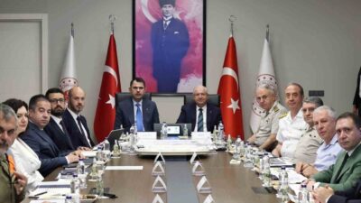 Milli Savunma Bakanı Yaşar Güler ve Çevre Bakanı Murat Kurum,