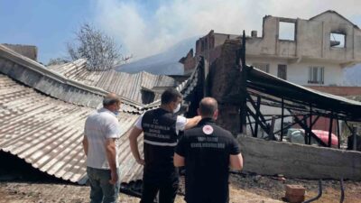 Bakan Murat Kurum, Sakarya'nın Geyve ilçesindeki orman yangını sonrasında evlerdeki