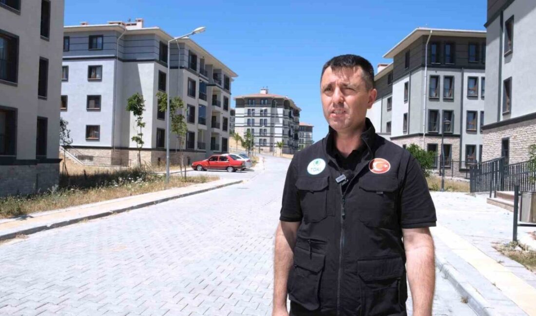 Bakan Murat Kurum, Balıkesir'de TOKİ tarafından tamamlanan sosyal konutların hak