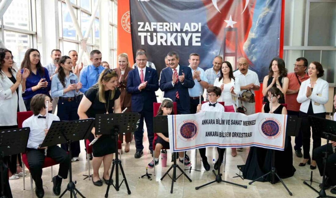 MEB Bakanı Yusuf Tekin,  Özel Çocuklar Sergisi'nde gençlerin demokrasiye,