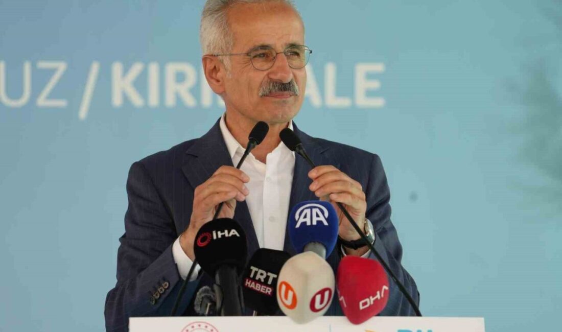 Ulaştırma ve Altyapı Bakanı Abdulkadir Uraloğlu, PTT'nin 3 bin 554