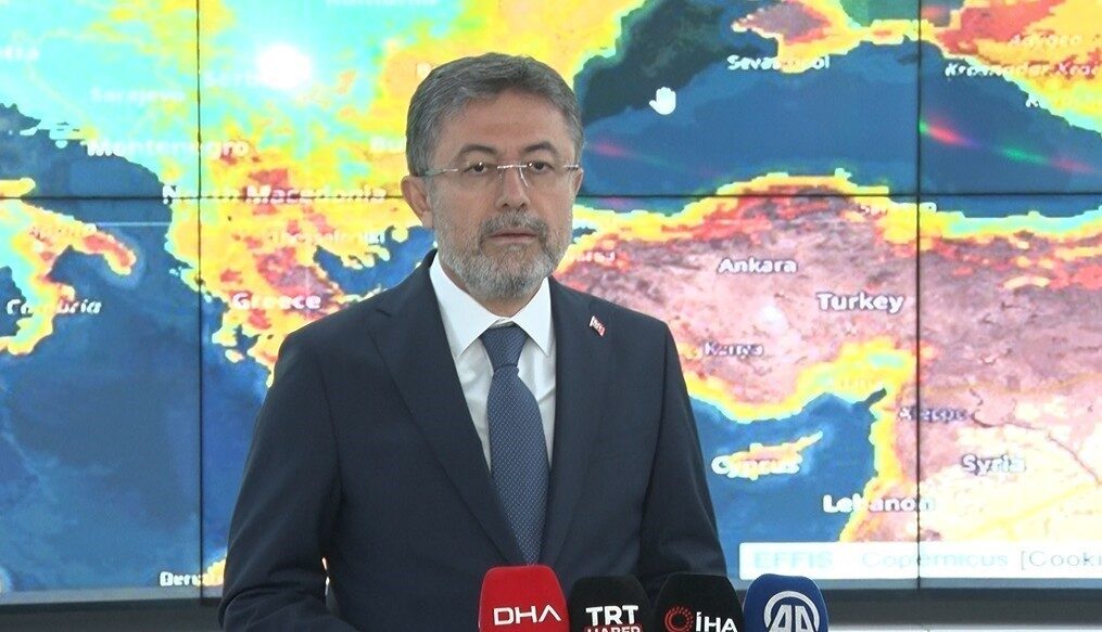 Tarım ve Orman Bakanı İbrahim Yumaklı, 4 ildeki 5 yangını