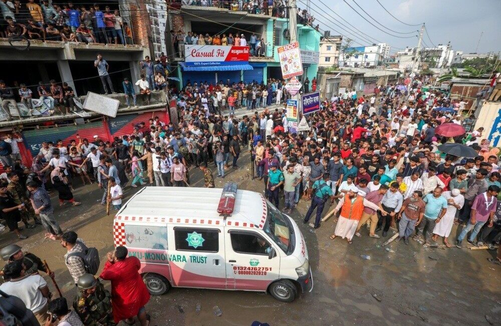 Bangladeş'te Hava Kuvvetleri'ne ait eğitim uçağının Milestone Okulu'na düşmesi sonucu