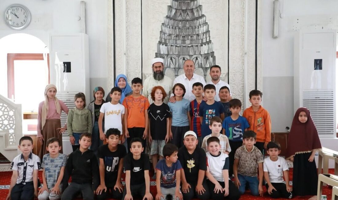 Alaca Belediye Başkanı Şerif Arslan, Şıhlar Camii'ndeki yaz Kur'an kursundaki