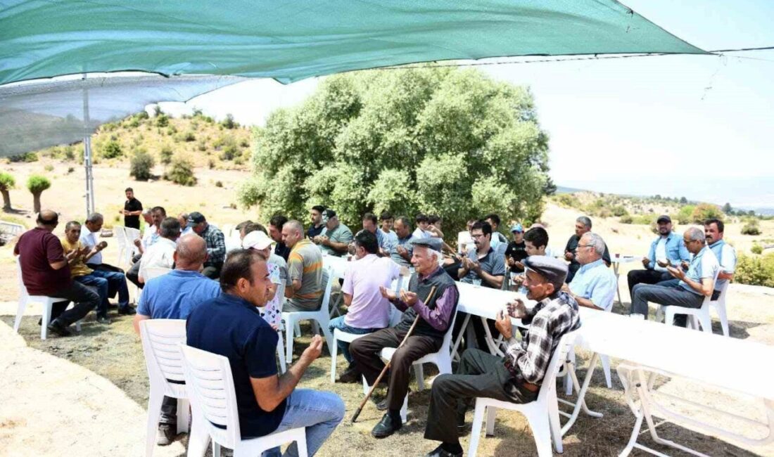 Beypazarı'nda kuraklık nedeniyle düzenlenen yağmur duası etkinliğine Uşakgöl Mahallesi'nden vatandaşlar